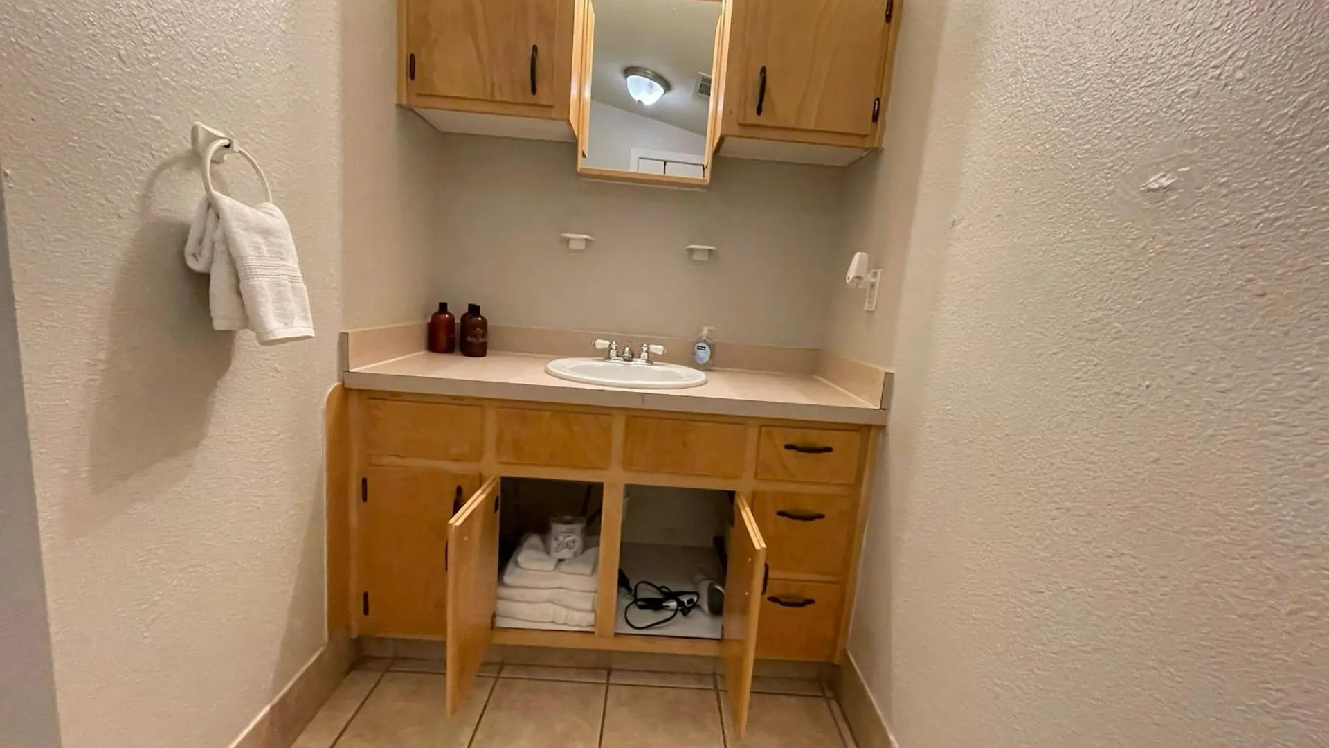 North Highlands Nest- Unit D Apartment Pensacola 0*,